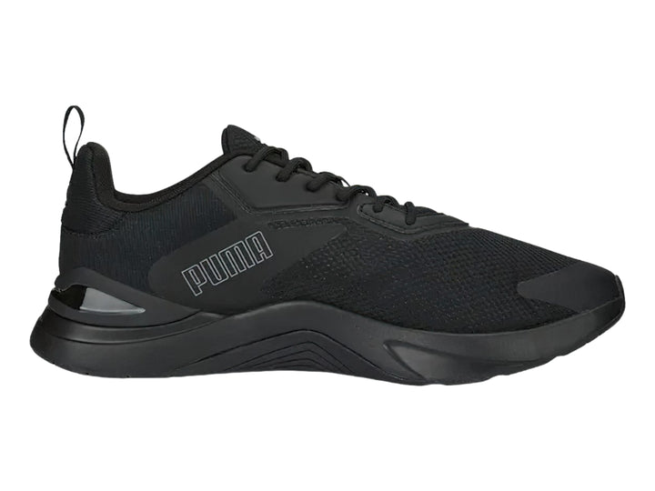 Tenis deportivos PUMA en color negro y gris oscuro con diseño moderno de malla y suela robusta.