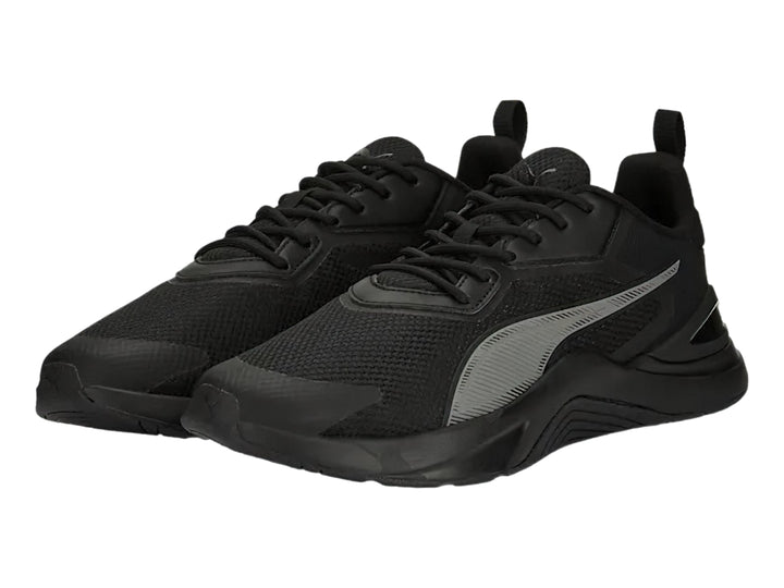 Tenis deportivos PUMA en color negro y gris oscuro con diseño moderno de malla y suela robusta.