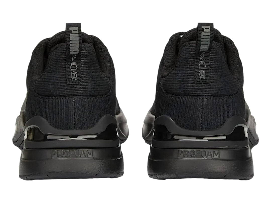 Tenis deportivos PUMA en color negro y gris oscuro con diseño moderno de malla y suela robusta.
