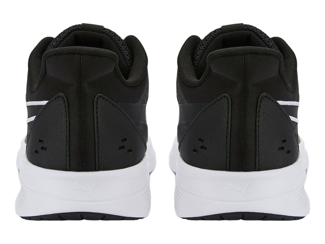 Tenis PUMA Transport Modern color negro con suela blanca y tejido de malla.