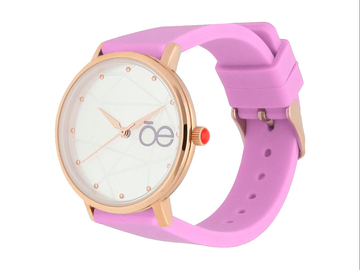 Reloj Cloe con correa morada, caja oro rosa y esfera blanca con diseño geométrico.