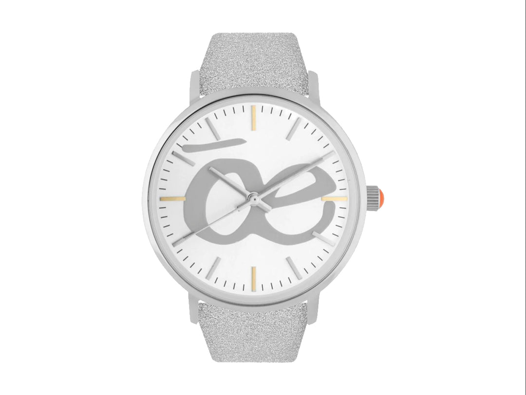 Reloj Cloe para mujer en color plata con correa brillante y esfera blanca.