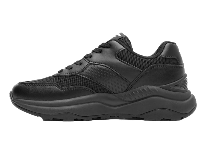Tenis deportivos Flexi en color negro con suela robusta y detalles en textil y sintético.