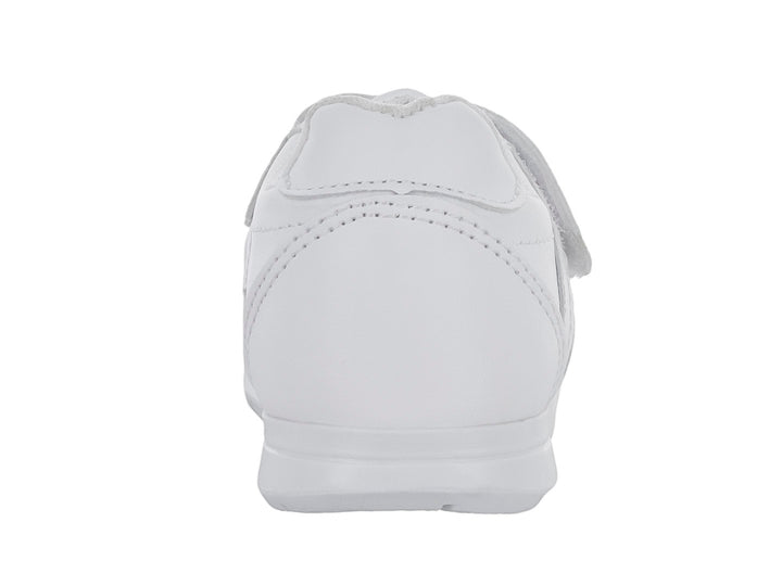 Zapato escolar blanco para niño con cierre de velcro y suela blanca.