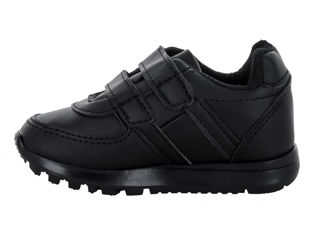 Zapato escolar negro para niño con cierre de velcro y suela dentada.