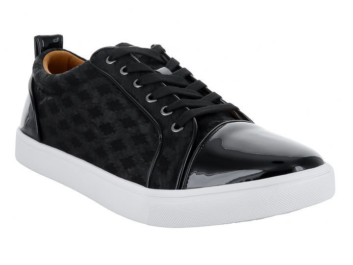 Tenis casuales Platini color negro con suela blanca y detalles brillantes en la punta y el talón.