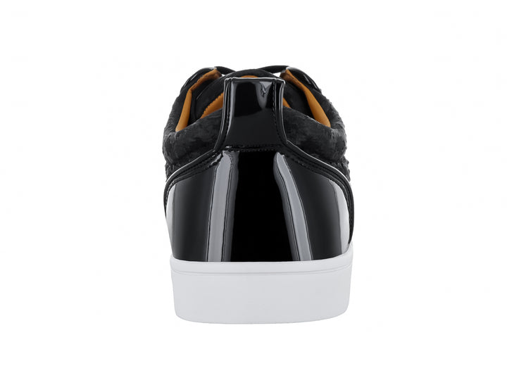 Tenis casuales Platini color negro con suela blanca y detalles brillantes en la punta y el talón.
