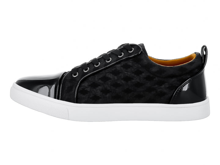 Tenis casuales Platini color negro con suela blanca y detalles brillantes en la punta y el talón.