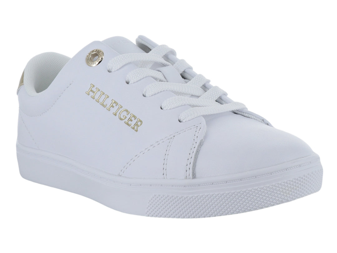 Tenis blancos Tommy Hilfiger con detalles dorados en el talón y letras doradas en el lateral.