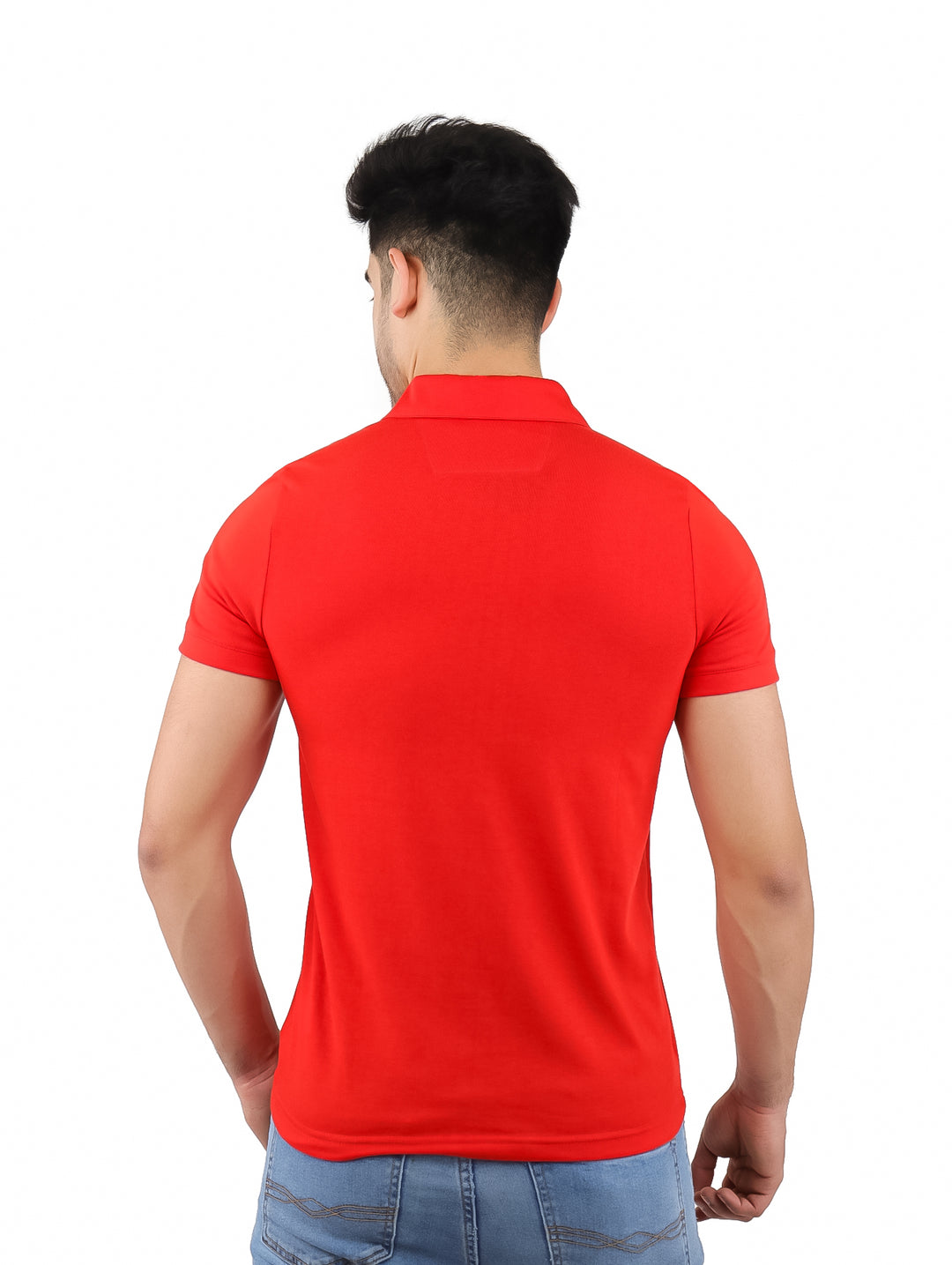 Playera polo roja para Hombre con una franja gris horizontal en el pecho.