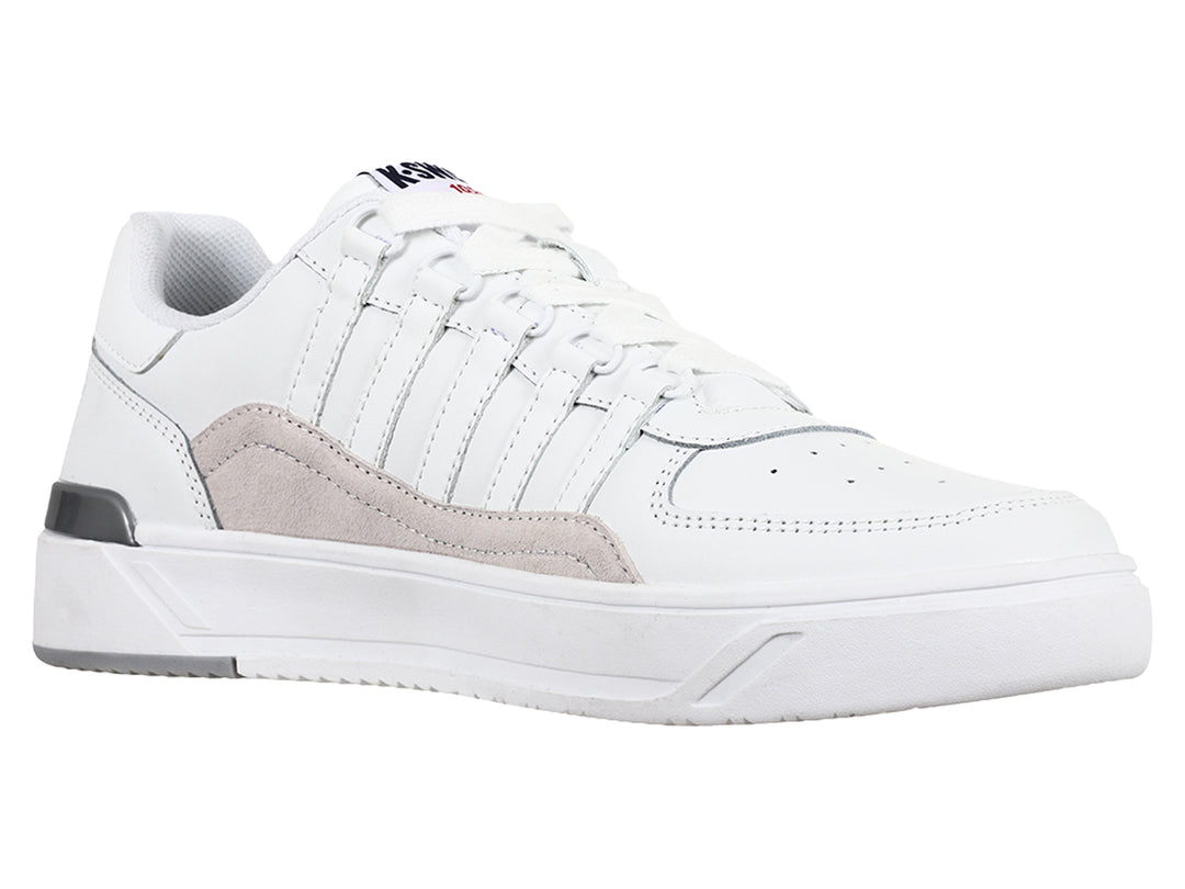 Tenis K-Swiss blancos con franja lateral gris y suela blanca, vista de perfil.