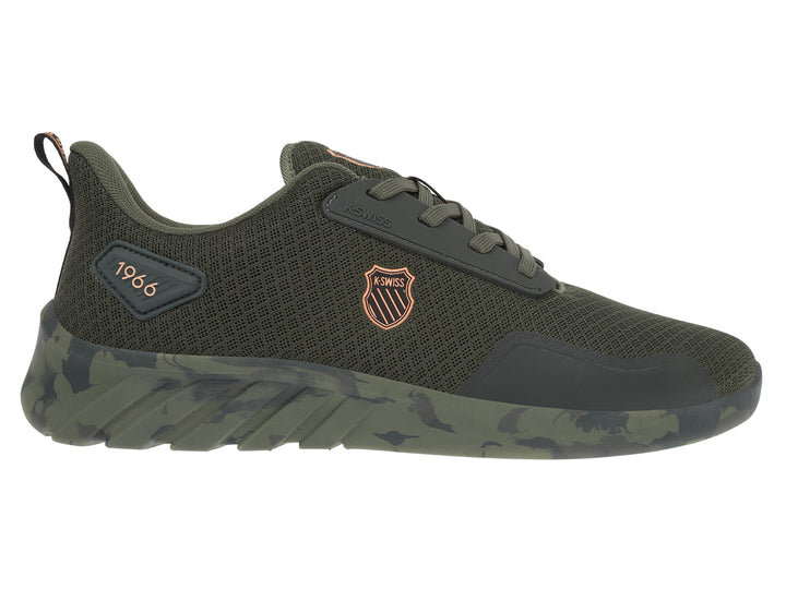 Tenis deportivos K-Swiss color verde oliva con suela camuflada y detalles en gris oscuro.