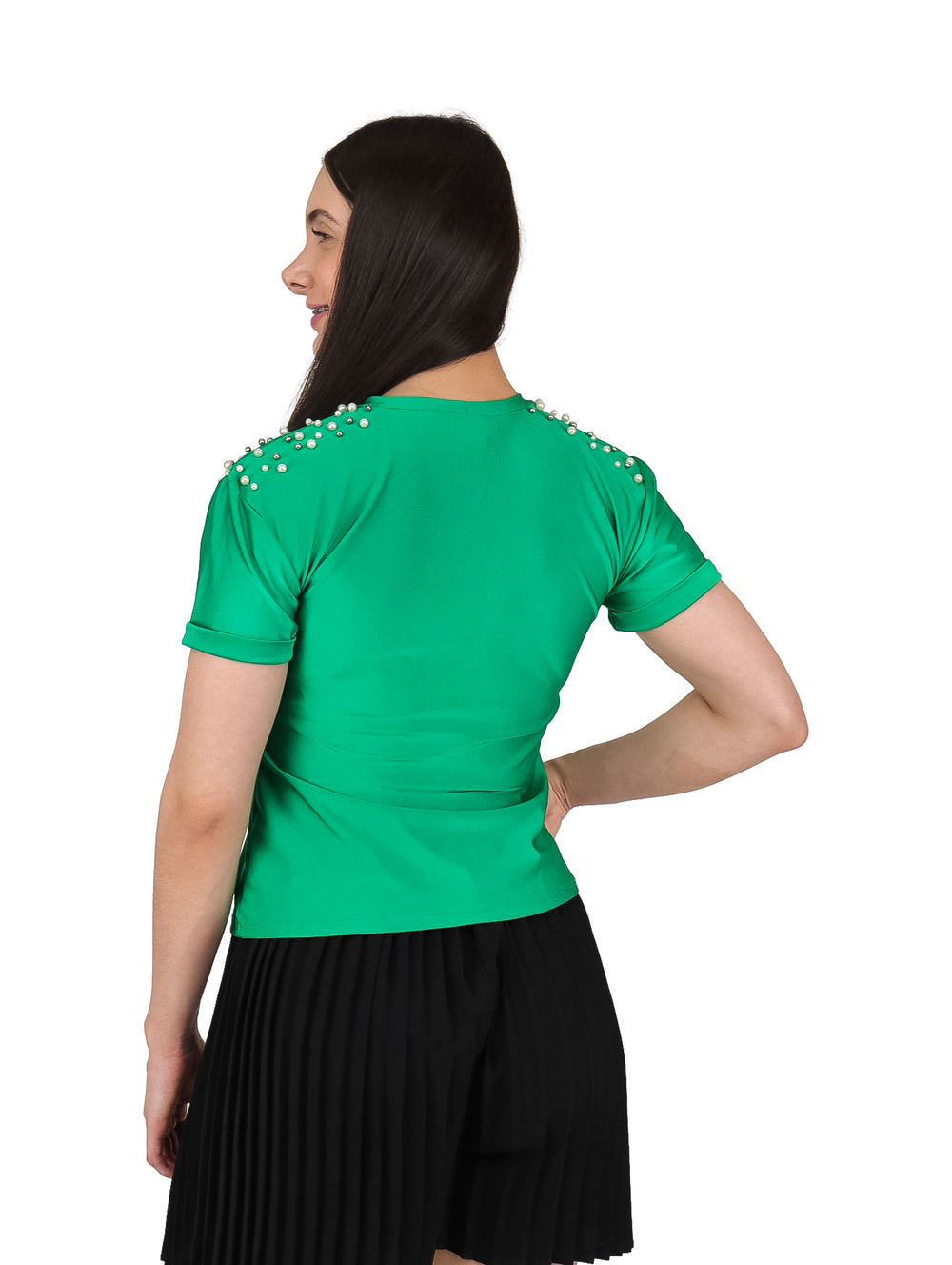 Blusa verde kelly de manga corta con detalles de perlas blancas.