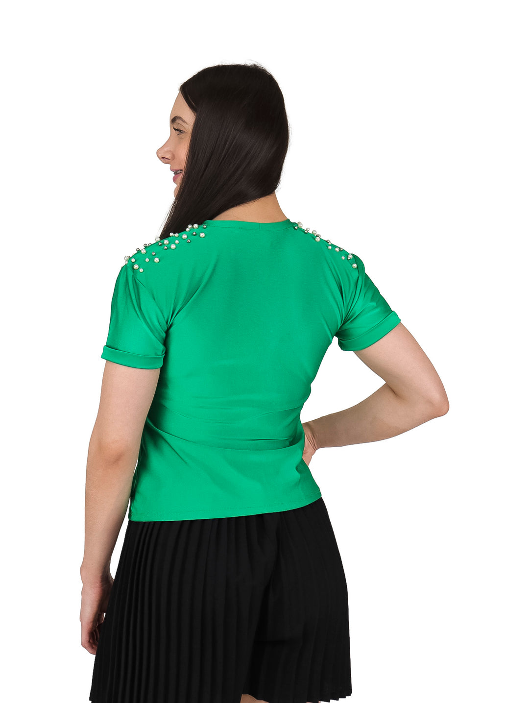 Blusa verde kelly de manga corta con detalles de perlas blancas.