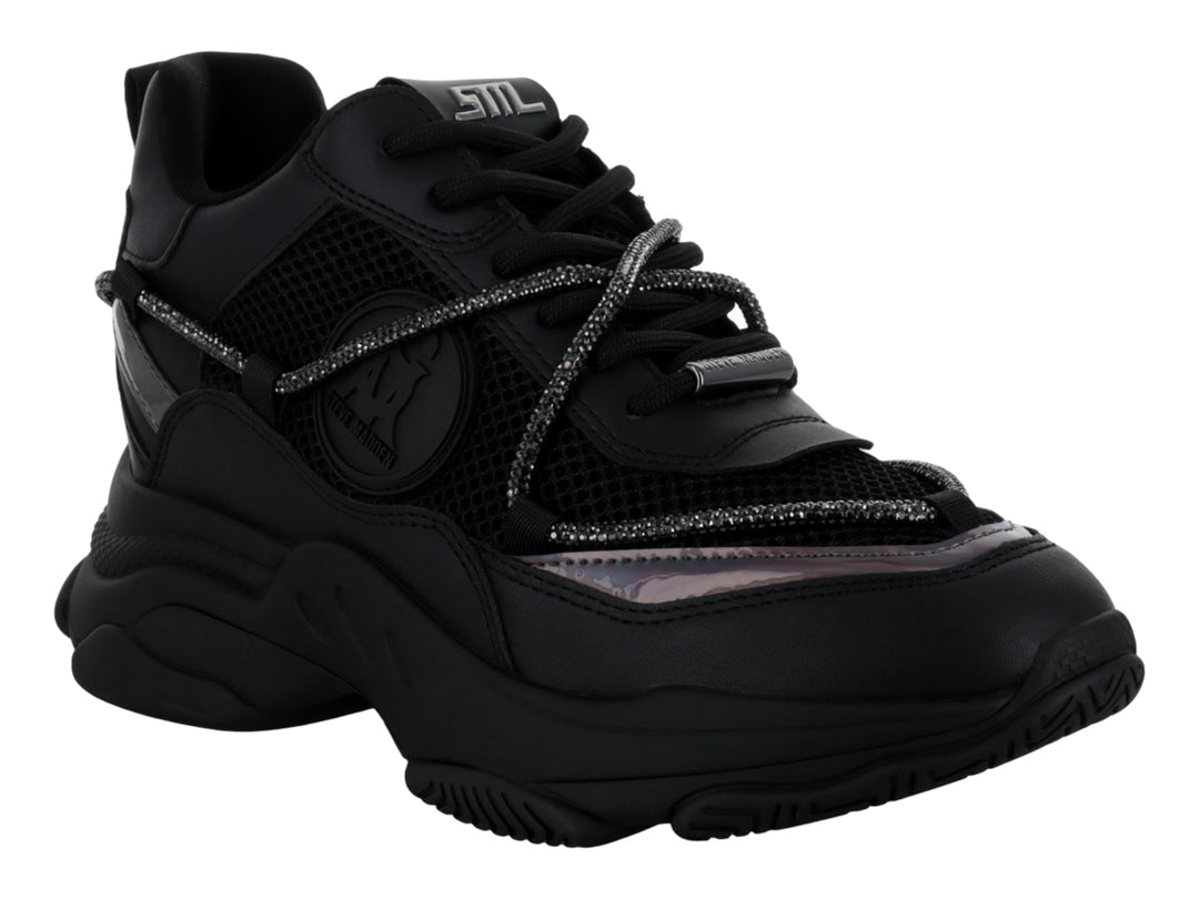 Tenis chunky Steve Madden color negro con detalles brillantes en color plata y suela gruesa.