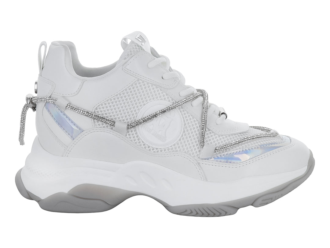 Tenis Steve Madden Motocr en color blanco con detalles plateados brillantes y suela de plataforma blanca.