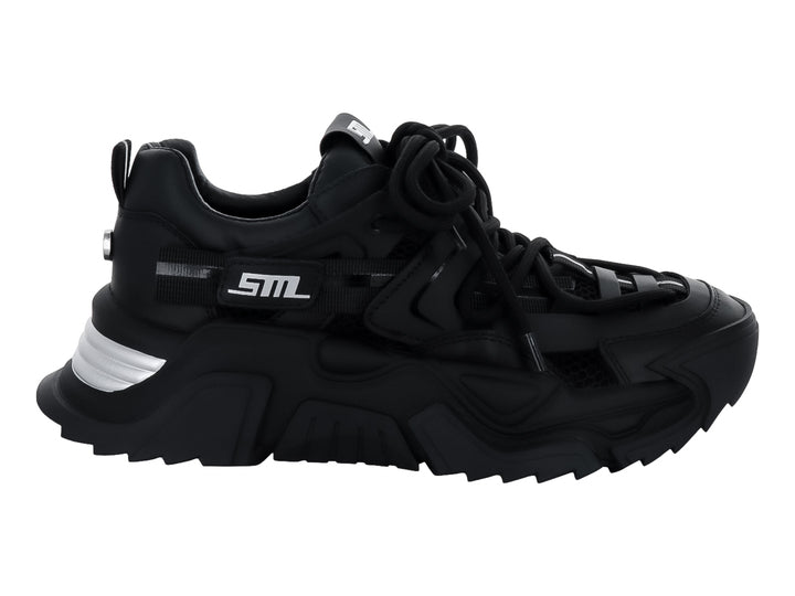 Tenis Steve Madden color negro con suela gruesa y detalles en plata, estilo chunky.