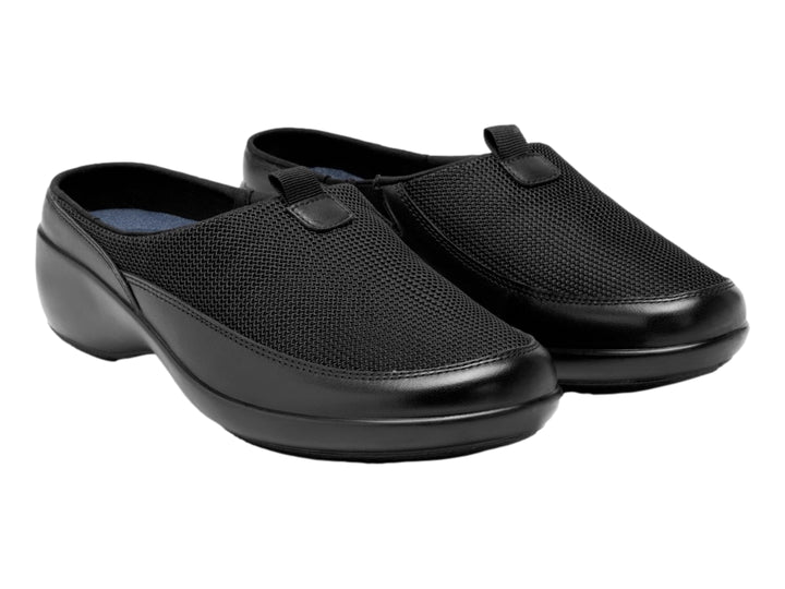 Zapato negro Flexi estilo slip-on con malla textil y suela cómoda.
