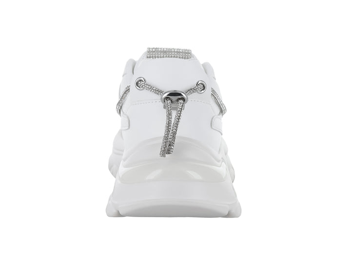 Tenis blancos de plataforma con detalles brillantes en color plata.
