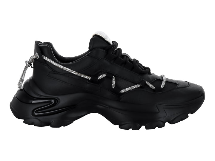 Tenis negros Steve Madden con detalles de cristales brillantes y suela chunky.
