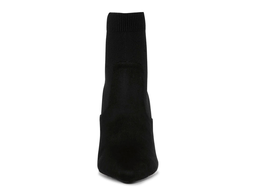 Botín negro de Steve Madden con tacón grueso, punta afilada y diseño tipo calcetín.