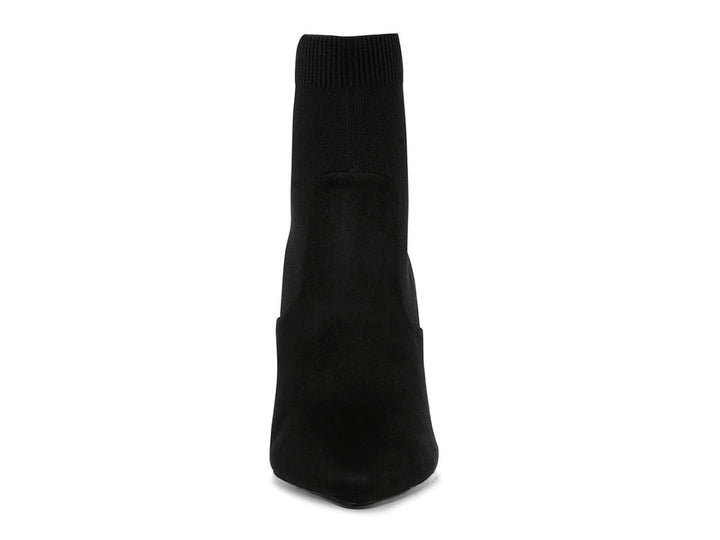 Botín negro de Steve Madden con tacón grueso, punta afilada y diseño tipo calcetín.