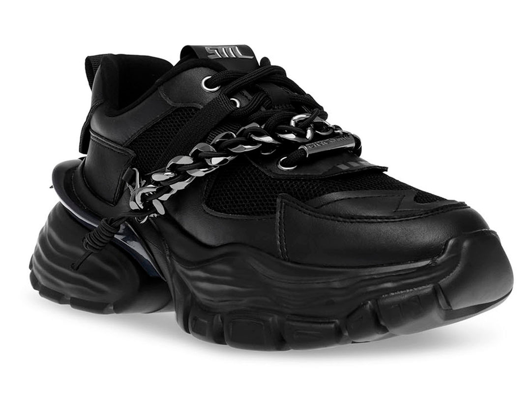 Tenis negros de plataforma con detalle de cadena plateada y suela robusta.