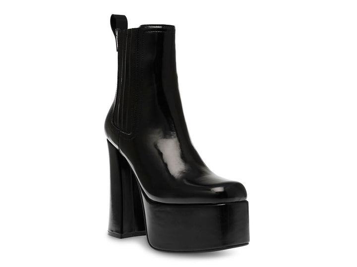 Botines negros de Steve Madden con plataforma alta y tacón grueso cuadrado.