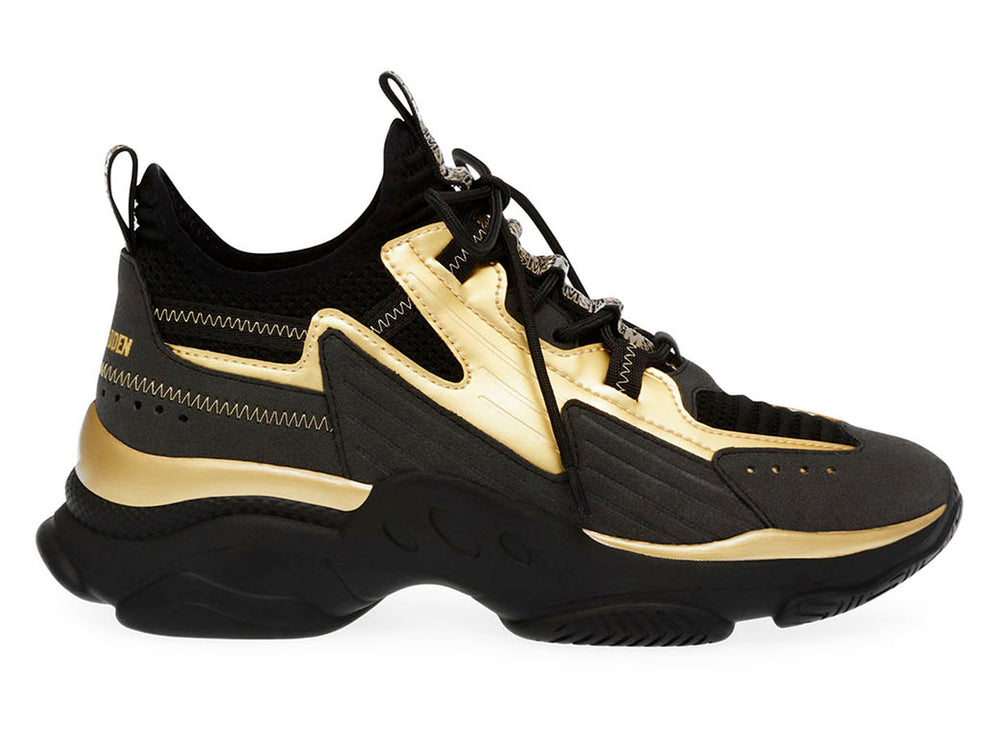 Tenis Steve Madden Match Box en color negro con detalles dorados y suela chunky robusta.