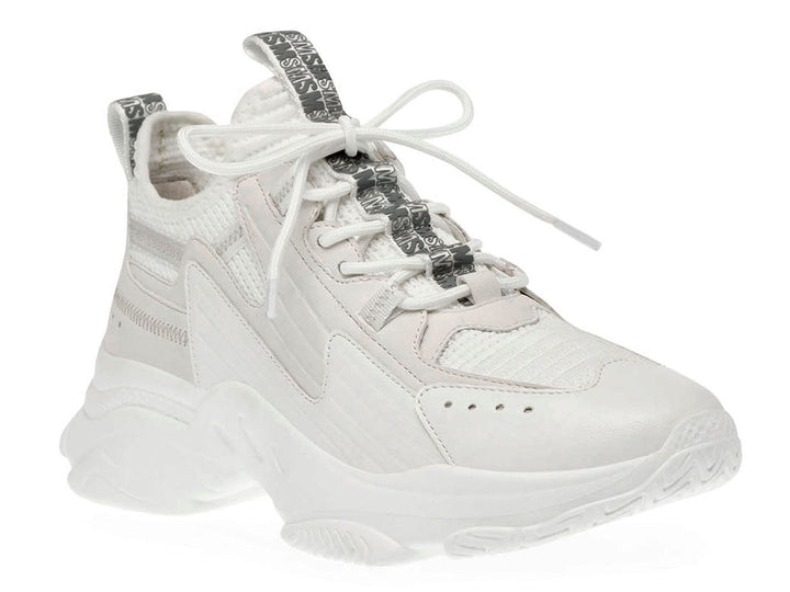 Tenis Steve Madden Match Box en color blanco con suela gruesa y detalles en gris.