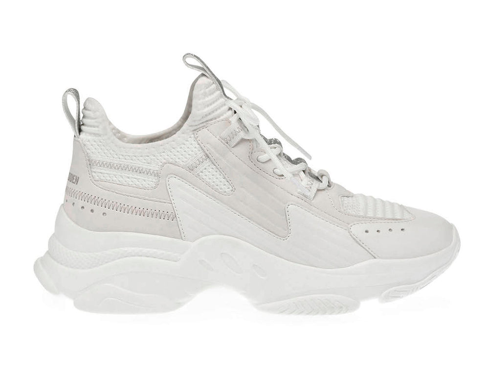 Tenis Steve Madden Match Box en color blanco con suela gruesa y detalles en gris.