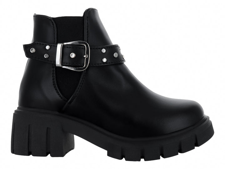 Botas negras para niña con suela de plataforma, hebilla plateada y detalles de tachuelas.