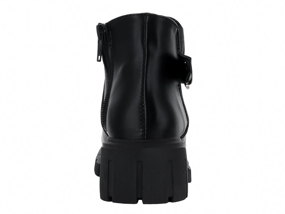 Botas negras para niña con suela de plataforma, hebilla plateada y detalles de tachuelas.