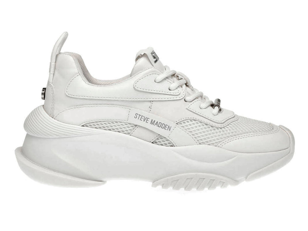 Tenis Steve Madden Bellis en color blanco total con suela gruesa y detalles de malla.