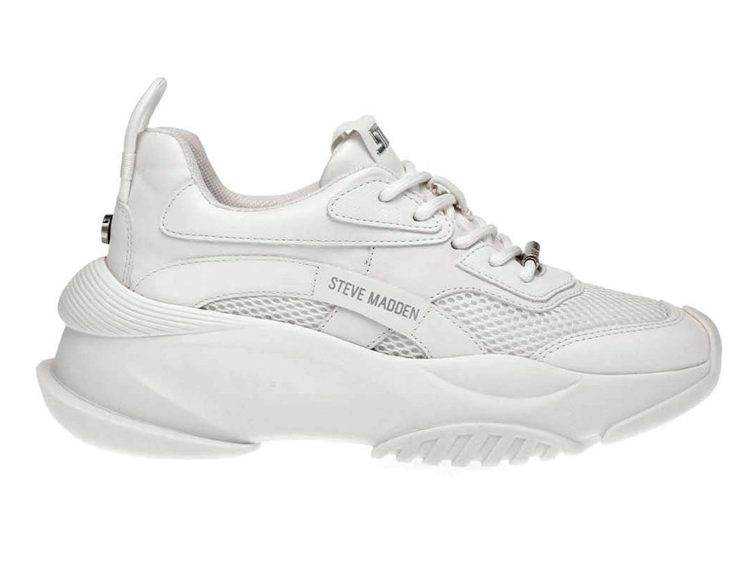 Tenis Steve Madden Bellis en color blanco total con suela gruesa y detalles de malla.