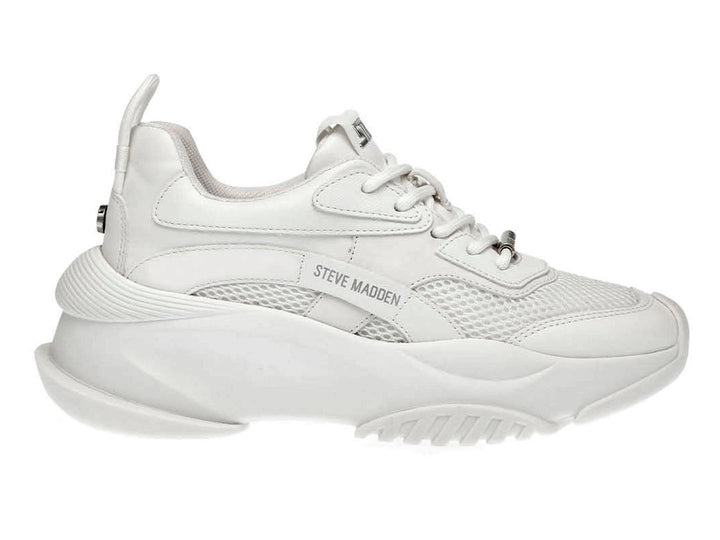 Tenis Steve Madden Bellis en color blanco total con suela gruesa y detalles de malla.