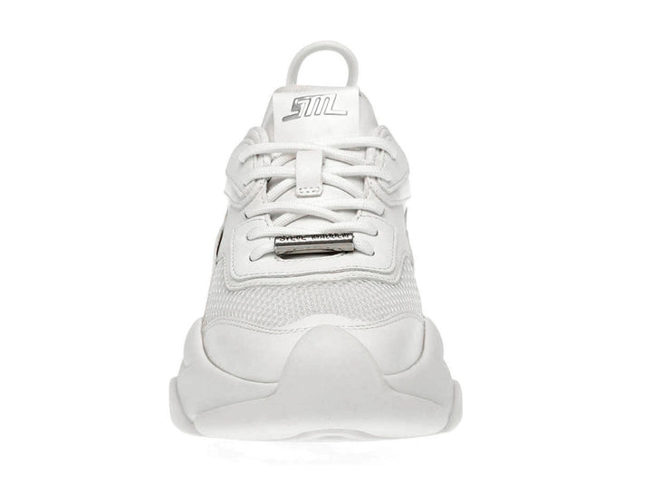 Tenis Steve Madden Bellis en color blanco total con suela gruesa y detalles de malla.