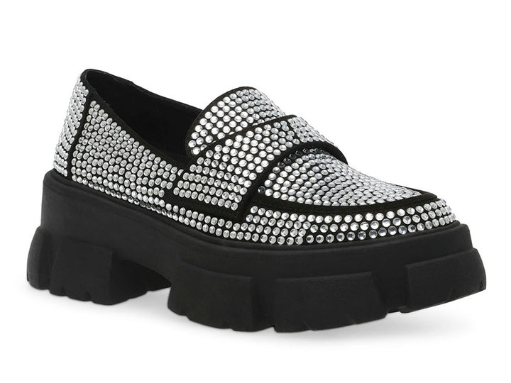 Zapato mocasín Steve Madden negro con plataforma gruesa y superficie cubierta de cristales plateados.