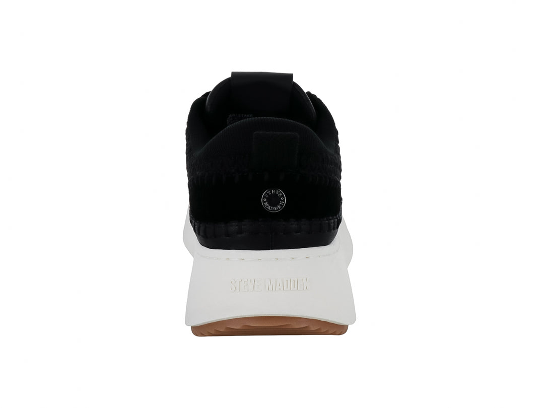 Tenis Steve Madden Double Take en color negro con suela blanca gruesa y base café.
