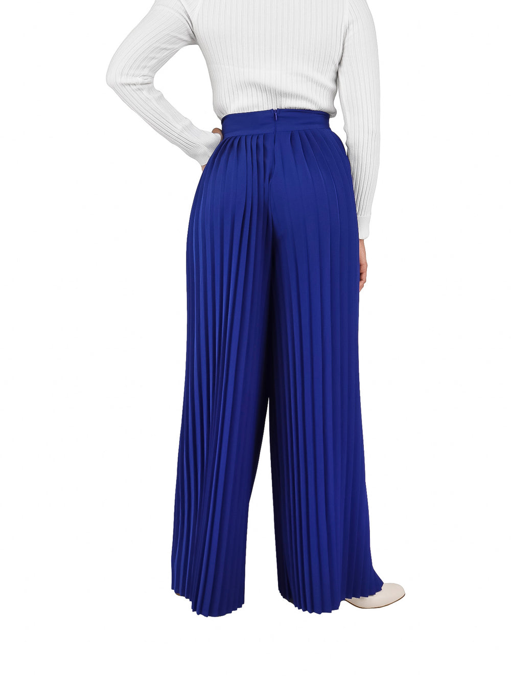 Pantalón ancho plisado en color azul rey con talle alto.