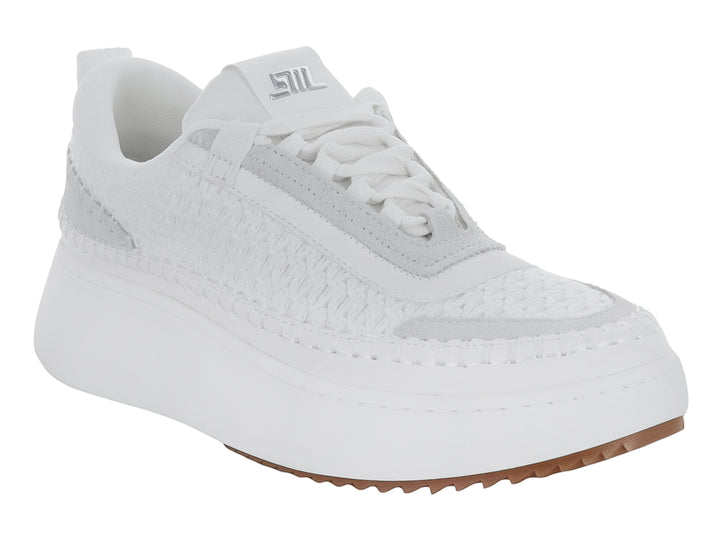 Tenis blancos de plataforma Steve Madden con suela color marrón y detalles texturizados en la parte superior.