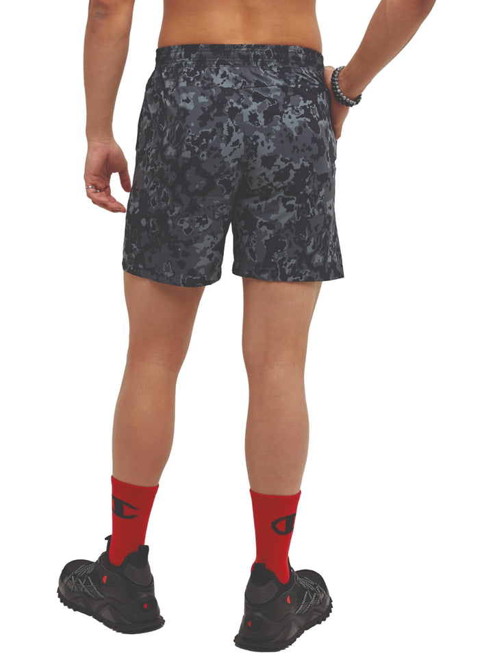 Pantalones cortos de surf Champion con estampado de camuflaje en tonos gris y negro.