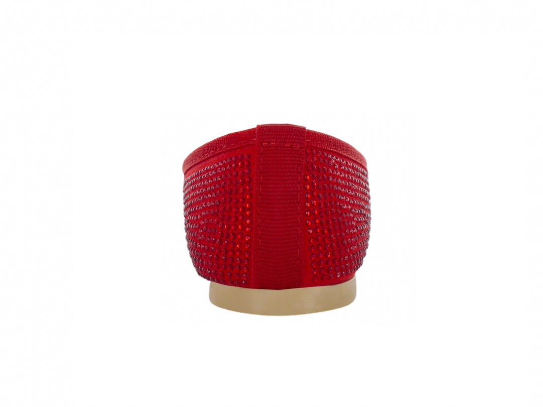 Zapato plano color rojo brillante con correa para niña.