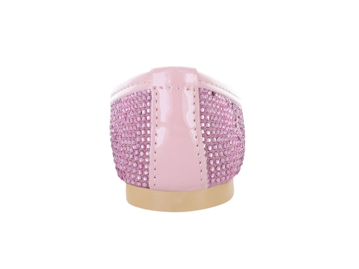 Zapato plano tipo baleta color rosa antiguo con superficie cubierta de brillantes.