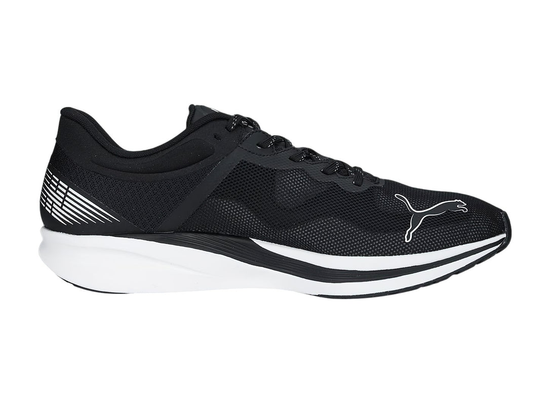 Tenis deportivos PUMA REDEEM PROFOAM color negro con suela blanca.