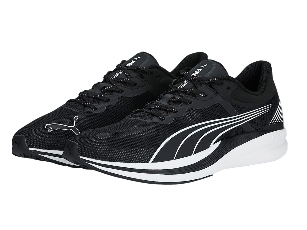 Tenis deportivos PUMA REDEEM PROFOAM color negro con suela blanca.