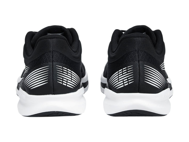 Tenis deportivos PUMA REDEEM PROFOAM color negro con suela blanca.