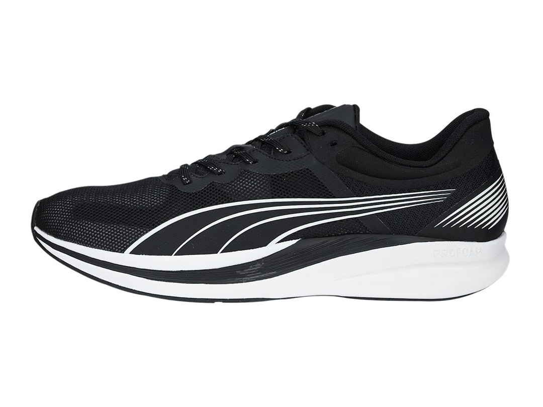 Tenis deportivos PUMA REDEEM PROFOAM color negro con suela blanca.