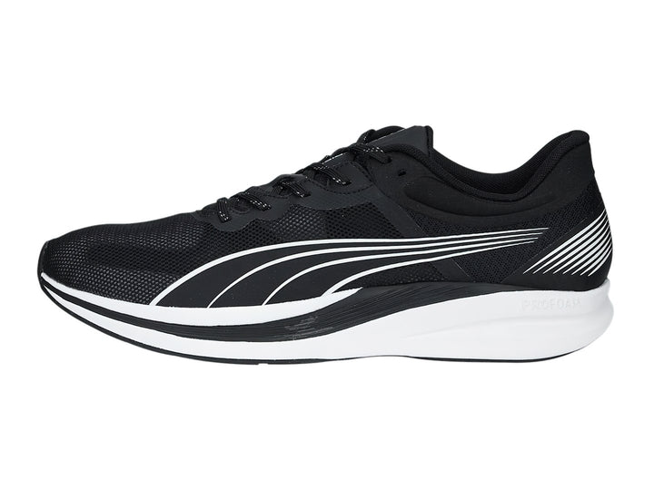 Tenis deportivos PUMA REDEEM PROFOAM color negro con suela blanca.