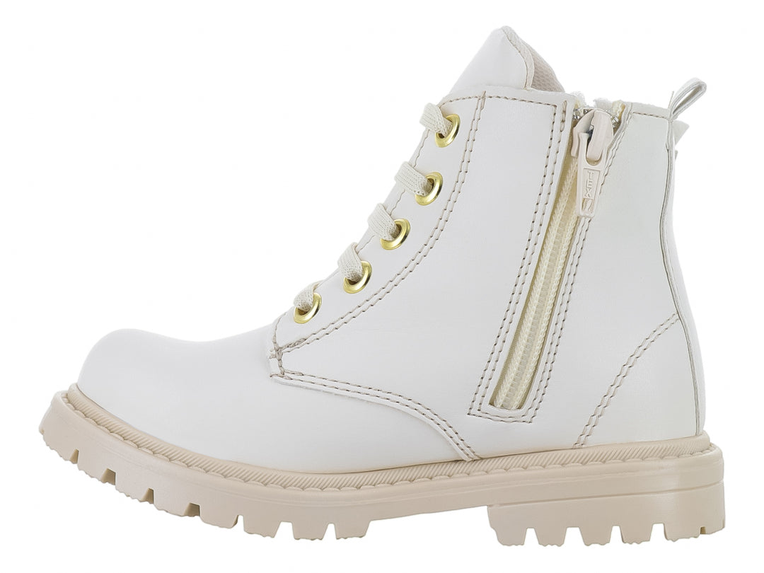 Botas infantiles color blanco con detalles en dorado, moño decorativo en el talón y suela gruesa blanca.